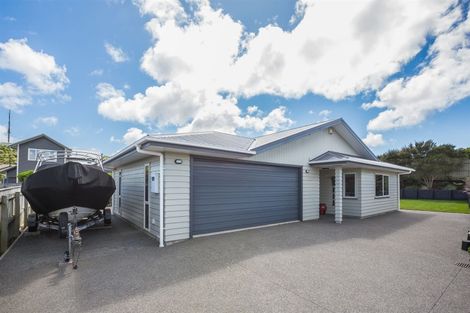 Photo of property in 7 Nelson Avenue, Aotea, Porirua, 5024