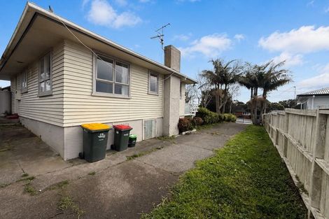 Photo of property in 39 Vera Road, Te Atatu South, Auckland, 0610