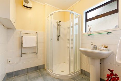 Photo of property in 2/22 Hastings Road, Mairangi Bay, Auckland, 0630