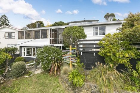 Photo of property in 13 Paparangi Crescent, Paparangi, Wellington, 6037