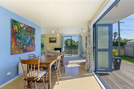 Photo of property in 17 Hona Street, Waikanae Beach, Waikanae, 5036