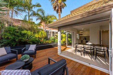 Photo of property in 2/3a Richards Avenue, Forrest Hill, Auckland, 0620