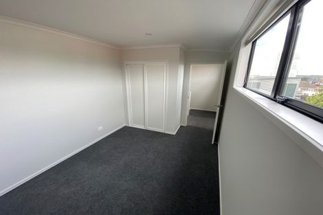 Photo of property in 6/5 Peachgrove Road, Te Atatu Peninsula, Auckland, 0610