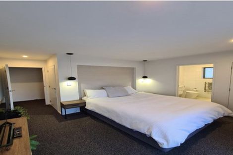 Photo of property in 37 Newington Road, Henderson, Auckland, 0612