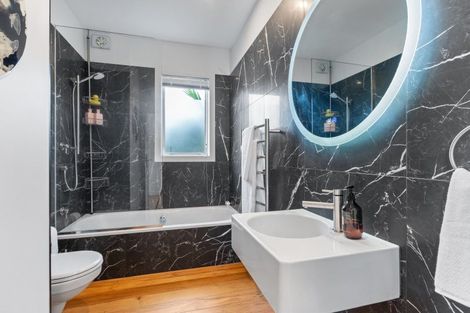 Photo of property in 75a Stanley Point Road, Stanley Point, Auckland, 0624