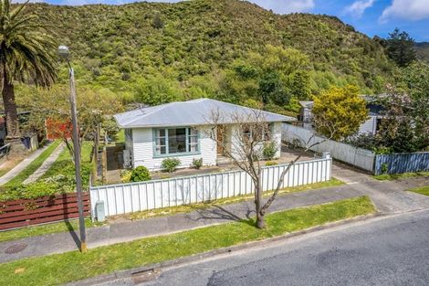 Photo of property in 41 Parenga Street, Wainuiomata, Lower Hutt, 5014