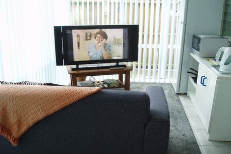 Photo of property in 18 Centreway Road, Orewa, 0931