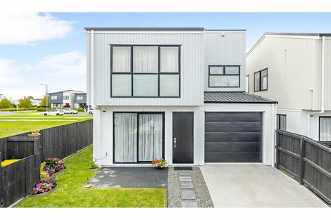 Photo of property in 2 Command Lane, Papakura, 2110