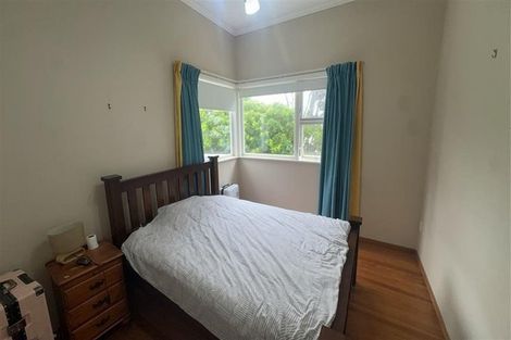 Photo of property in 42 Miromiro Road, Normandale, Lower Hutt, 5010