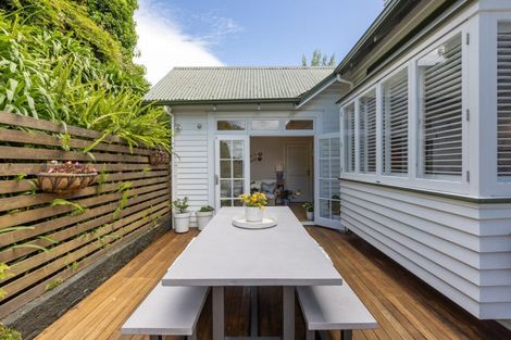 Photo of property in 6 Madeira Road, Bluff Hill, Napier, 4110