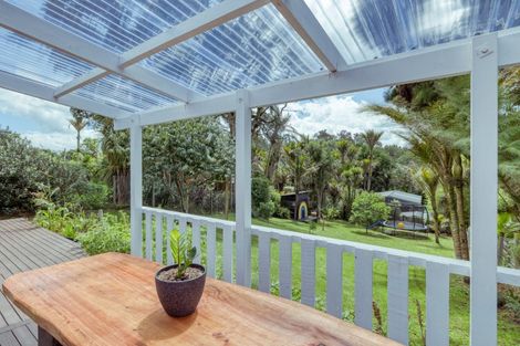 Photo of property in 213 Motutara Road, Muriwai, Waimauku, 0881