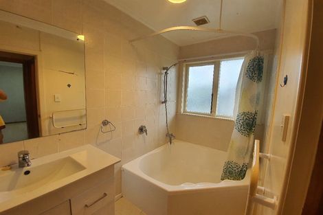 Photo of property in 15 Becroft Drive, Forrest Hill, Auckland, 0620