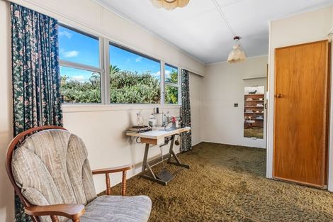 Photo of property in 21 Saint Leonards Road, Kelston, Auckland, 0602