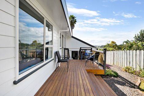 Photo of property in 22 Jumento Place, Unsworth Heights, Auckland, 0632