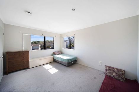 Photo of property in 20 Fairchild Avenue, Goodwood Heights, Auckland, 2105