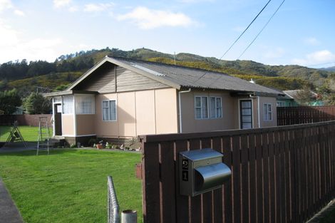 Photo of property in 21 Wood Street, Wainuiomata, Lower Hutt, 5014