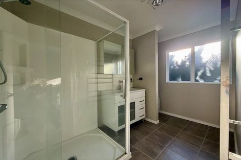 Photo of property in 13 Van Dyke Place, West Harbour, Auckland, 0618