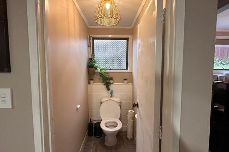 Photo of property in 9 Gwenand Place, Botany Downs, Auckland, 2010