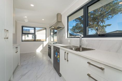 Photo of property in 156 Sunnynook Road, Sunnynook, Auckland, 0620