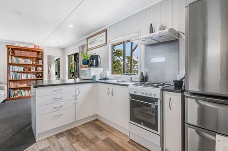 Photo of property in 12 Chenery Road, Red Beach, 0932