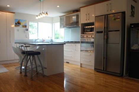 Photo of property in 16c Arahia Street, Northcote, Auckland, 0627