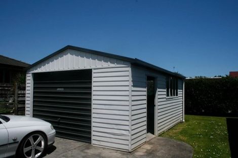 Photo of property in 13 Owens Road, Waiuku, 2123