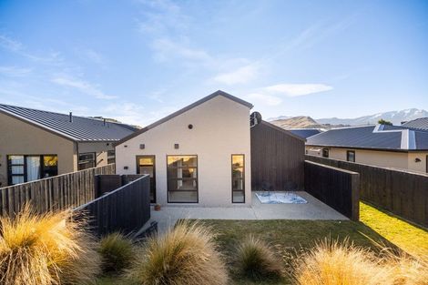 Photo of property in 33 Alps View Place, Lake Hayes, Queenstown, 9304