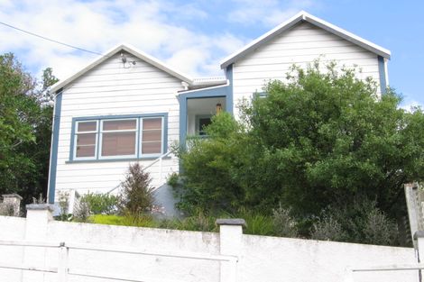 Photo of property in 52 Edinburgh Terrace, Berhampore, Wellington, 6023
