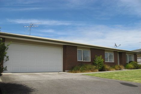 Photo of property in 13 Hocken Place, Mangere Bridge, Auckland, 2022