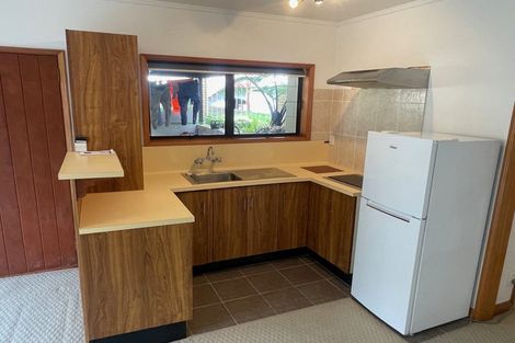 Photo of property in 8 Francis Curtis Avenue, Blockhouse Bay, Auckland, 0600