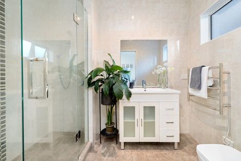 Photo of property in 16 Midhurst Avenue, Henderson, Auckland, 0612