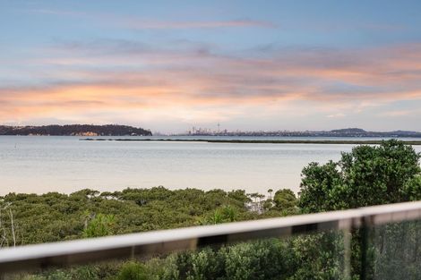Photo of property in 64 Seacrest Drive, West Harbour, Auckland, 0618