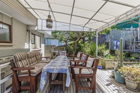 Photo of property in 59 Merriefield Avenue, Forrest Hill, Auckland, 0620