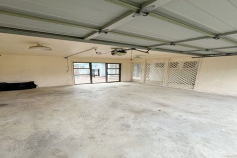 Photo of property in 12 Holdaway Avenue, Northcote, Auckland, 0627