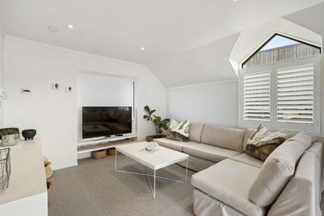 Photo of property in 2/10 Merani Street, Narrow Neck, Auckland, 0622