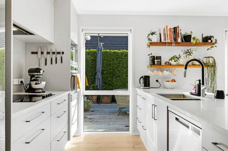 Photo of property in 15 Walnut Road, Riverhead, 0820