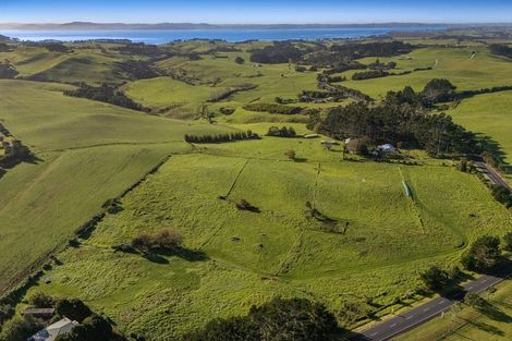 Photo of property in 2640 South Head Road, South Head, Helensville, 0874