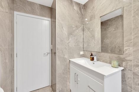 Photo of property in 8a Frederick Place, Whalers Gate, New Plymouth, 4310