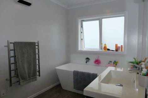 Photo of property in 37 Gallipoli Place, Paraparaumu, 5032