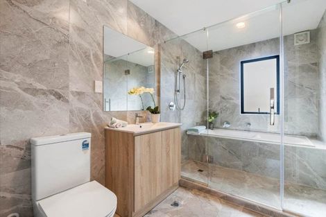 Photo of property in 8/200 Sunnynook Road, Totara Vale, Auckland, 0627