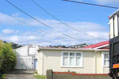 Photo of property in 24 Stone Street, Miramar, Wellington, 6022