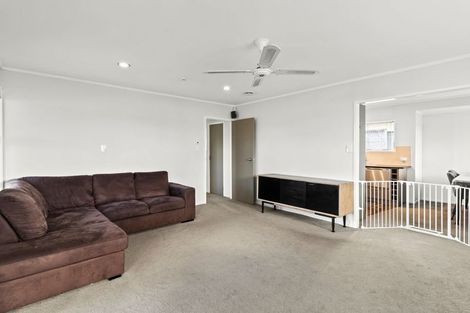 Photo of property in 1/7 Mcinnes Road, Weymouth, Auckland, 2103