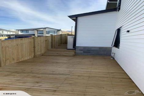 Photo of property in 18 Rathmullen Place, Pinehill, Auckland, 0632