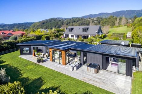 Photo of property in 46a Emerald Hill Drive, Birchville, Upper Hutt, 5018