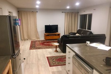 Photo of property in 7 Sauterne Road, Kumeu, 0810