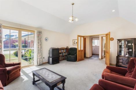 Photo of property in 15 Tavistock Place, Russley, Christchurch, 8042