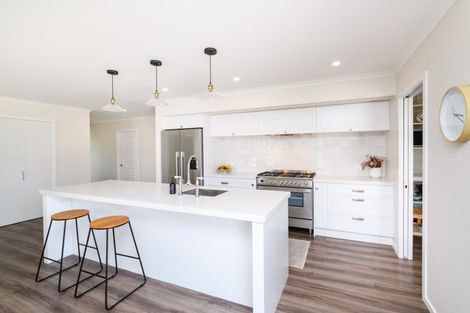 Photo of property in 2 Henty Lane, Marton, 4710