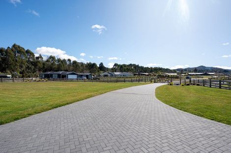 Photo of property in 9 Kanuka Grove, Kinloch, Taupo, 3377