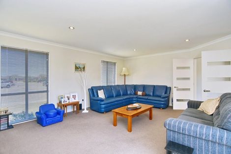 Photo of property in 7 Wairepo Close, Rangiora, 7400