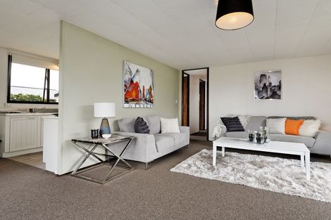 Photo of property in 1/4 Hanson Place, West Harbour, Auckland, 0618